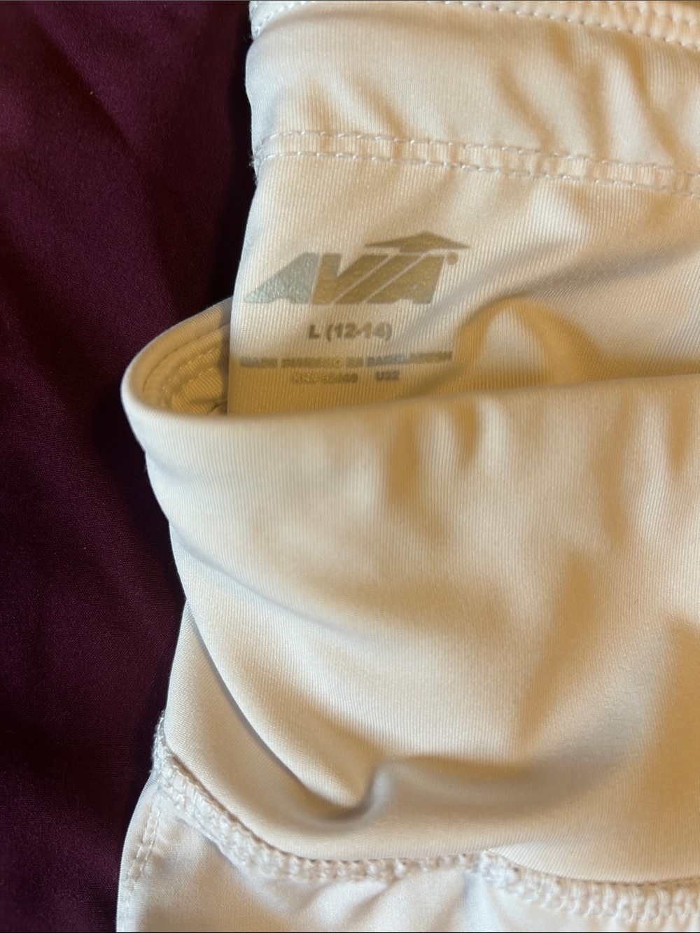 Avis women’s athletic shorts-Sz L - Picture 3 of 9